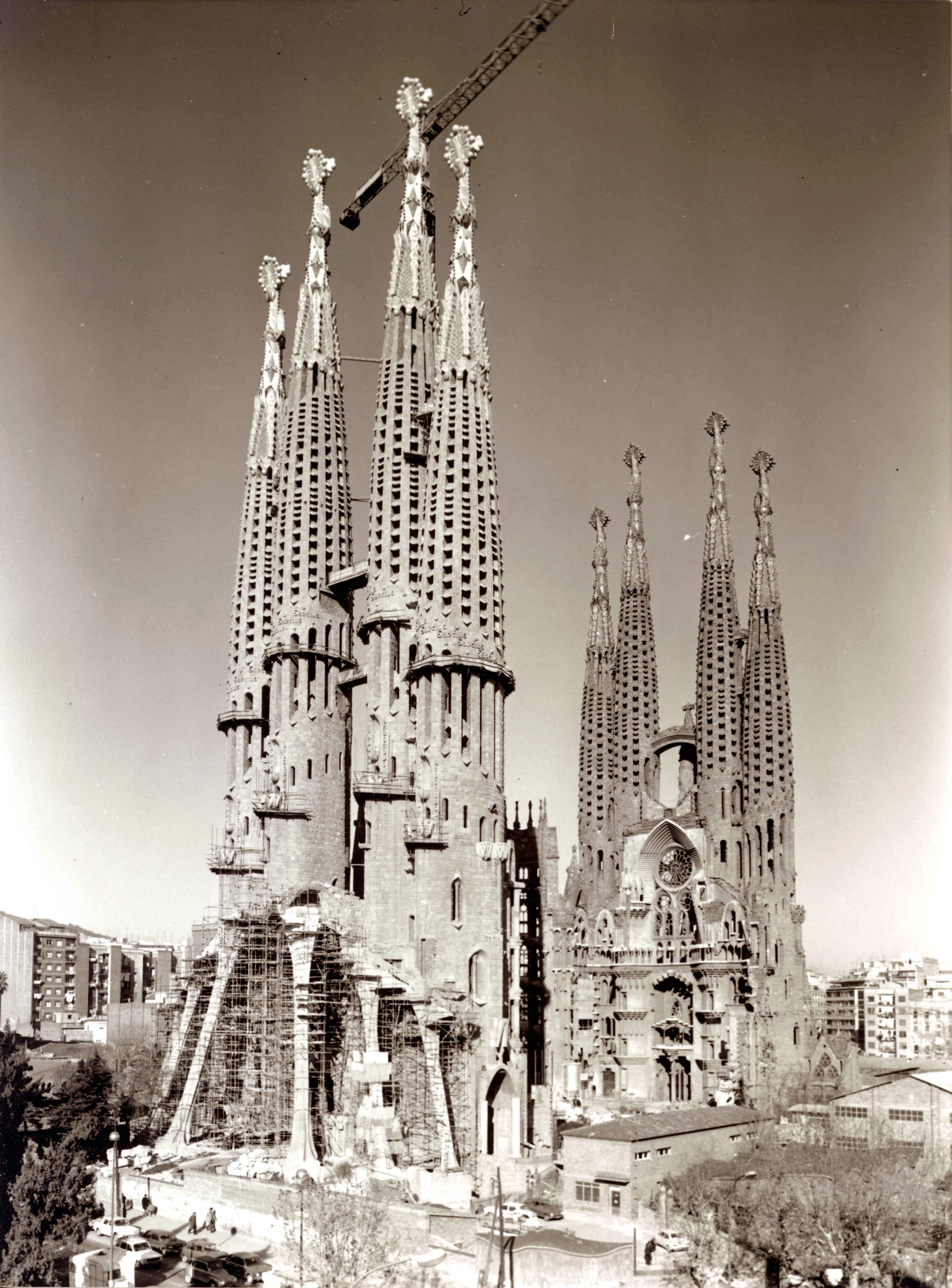 complete la sagrada familia