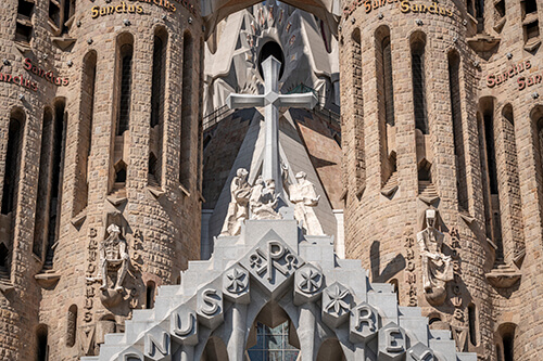 complete la sagrada familia