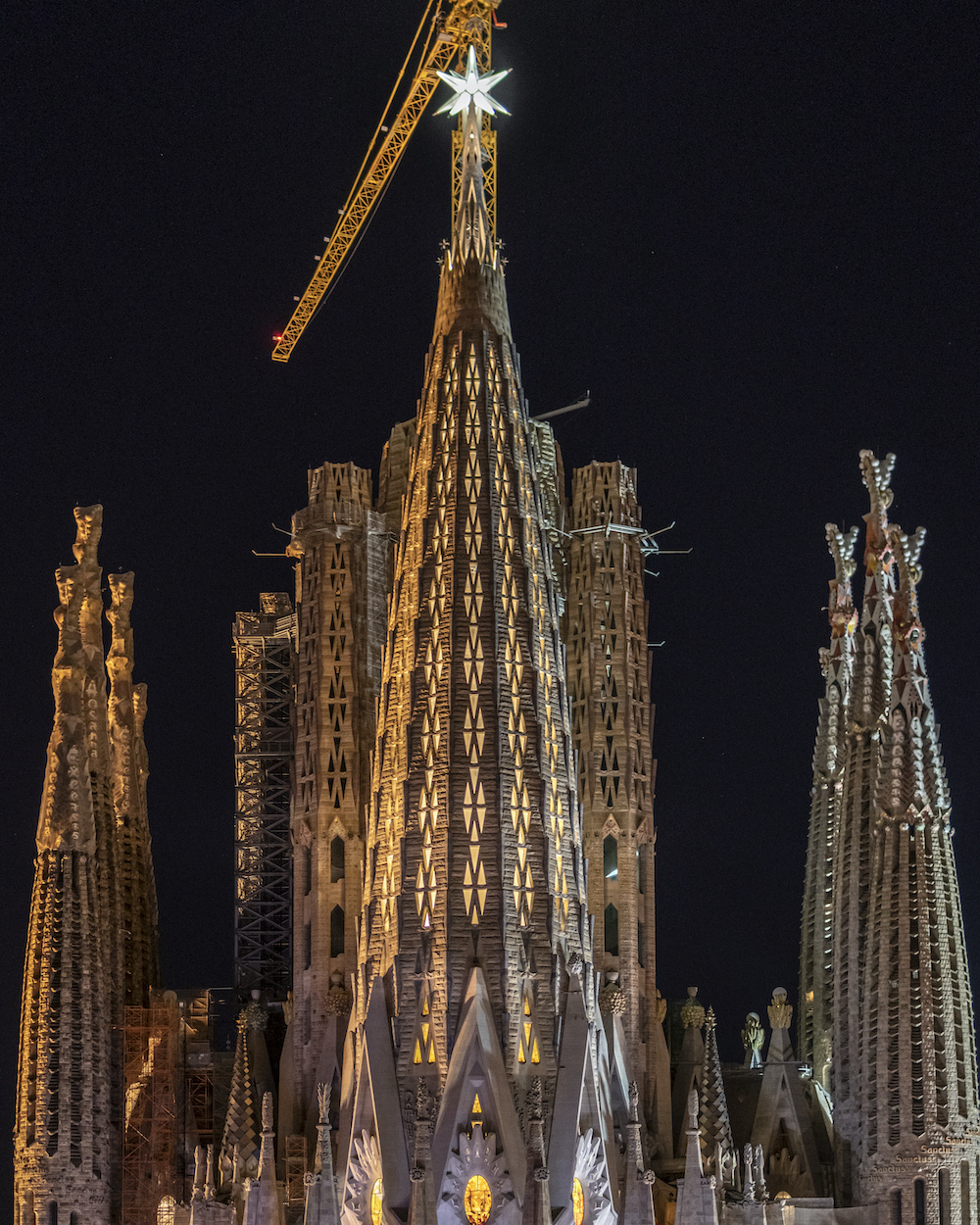 complete la sagrada familia