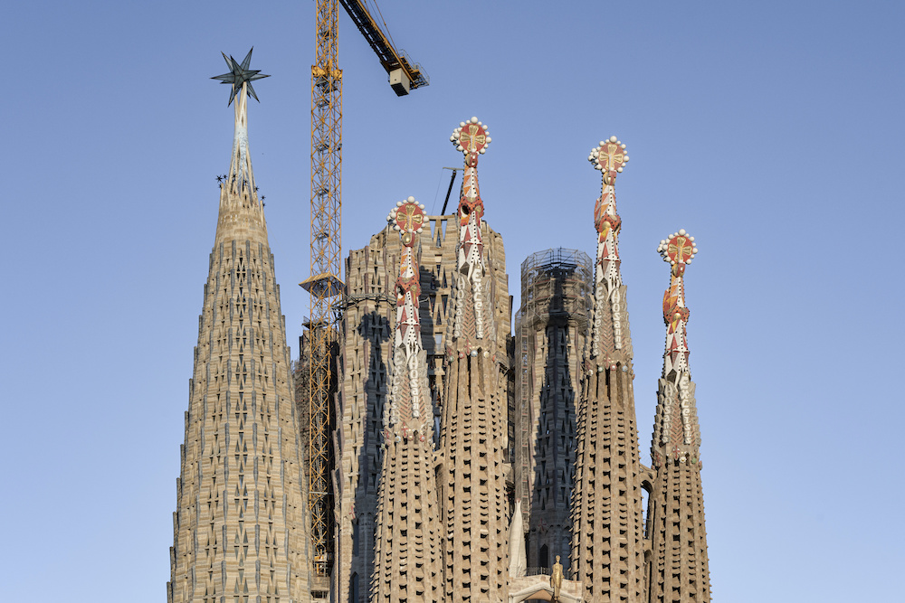 complete la sagrada familia