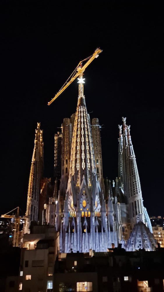 complete la sagrada familia