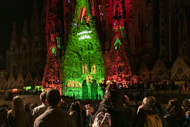 28.000 people experience the spirit of Christmas at the Sagrada Família - Sagrada  Familia